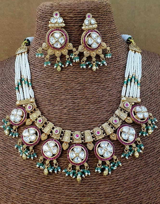 Aaradhya Temple Kundan Choker Set