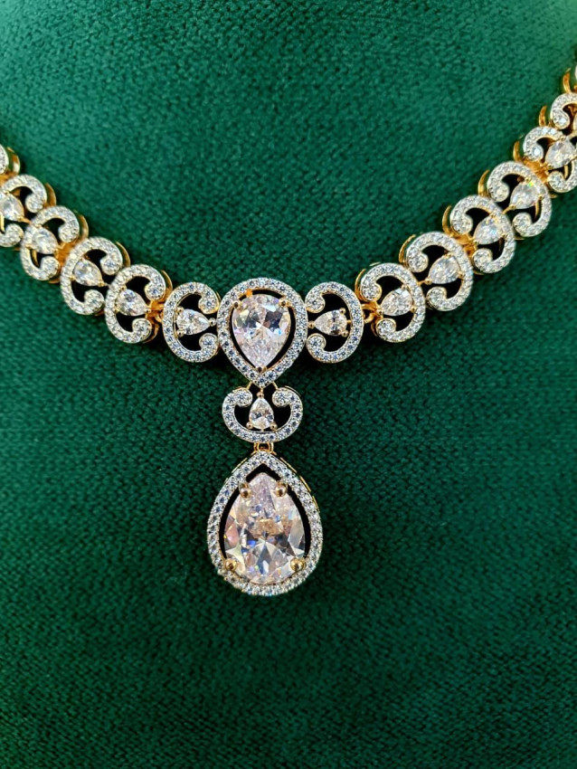 Kiara Teardrop Zircon Pendant Necklace